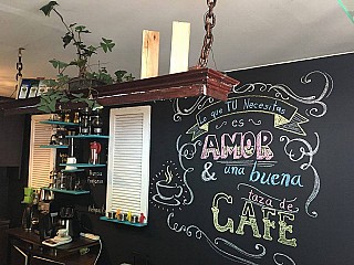 Cafe La Vieja Escuela horario comercial