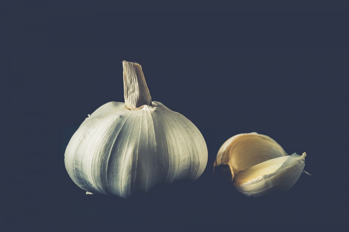 Garlic: the wonder weapon for our health and why you should eat it despite risking garlic breath