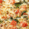 Frische Spinat-Tomaten-Alfredo-Pizza
